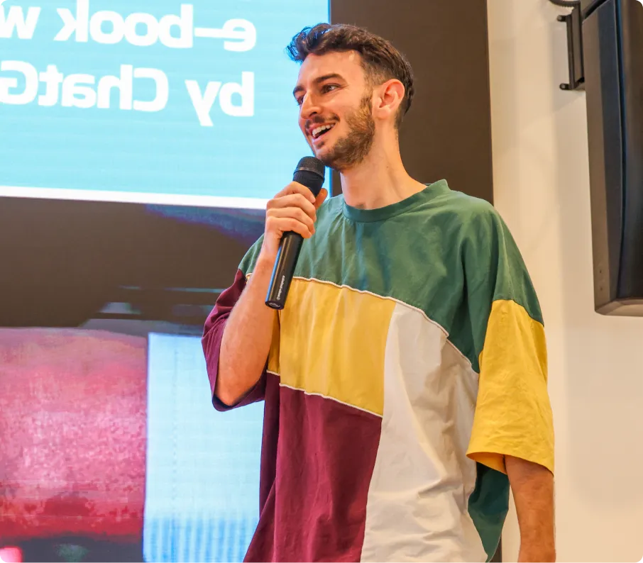 Shlomo Genchin, creator of CopyTemplates, speaking at a conference